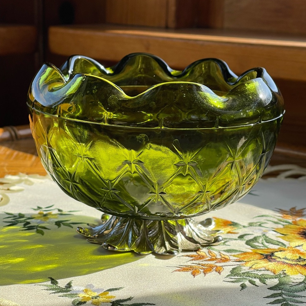 Avocado green bowl w/brass base, pineapple motif 1970s vintage - Picture 9 of 10